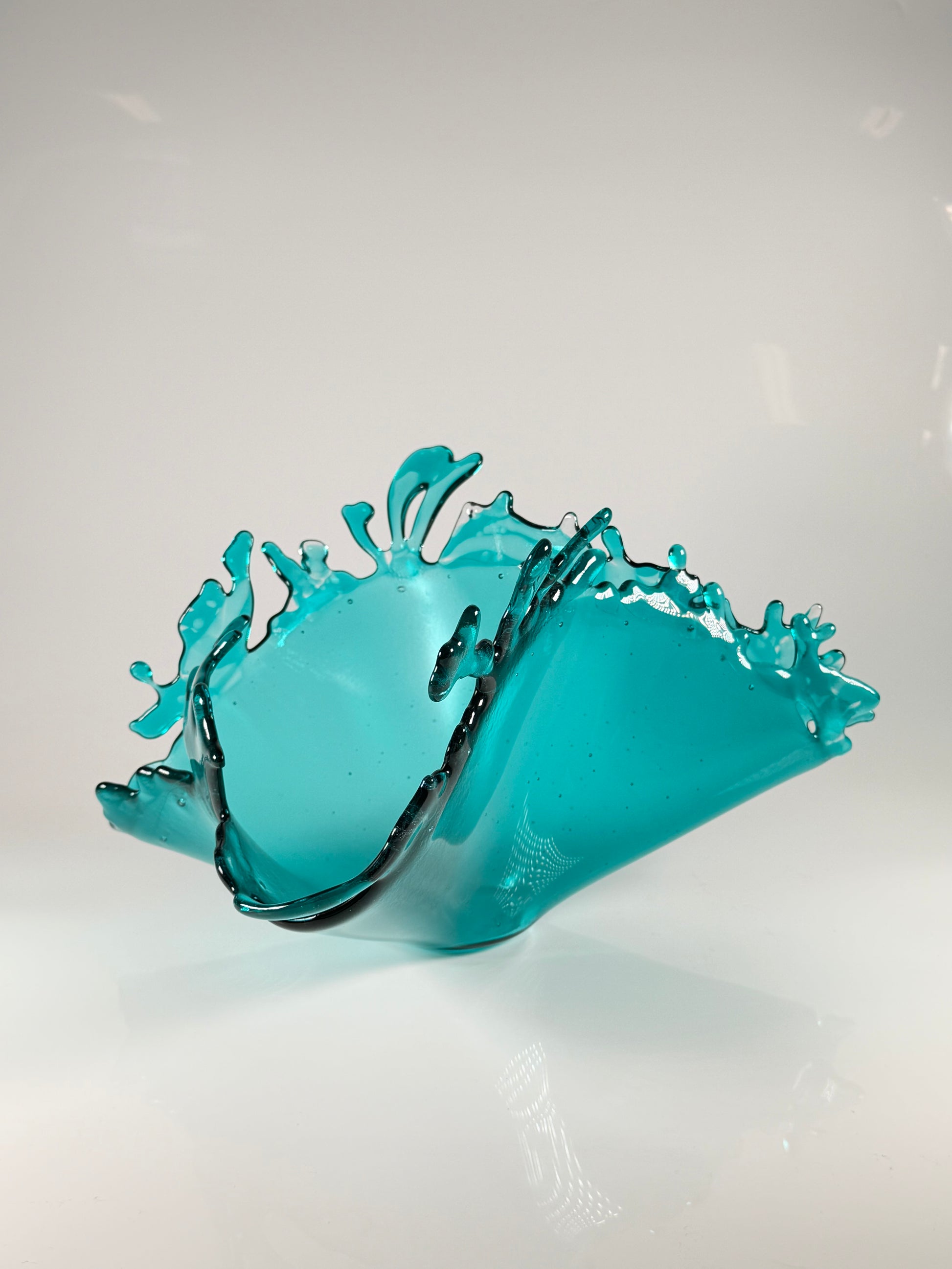 Sculptural glass depicting a splash of water 